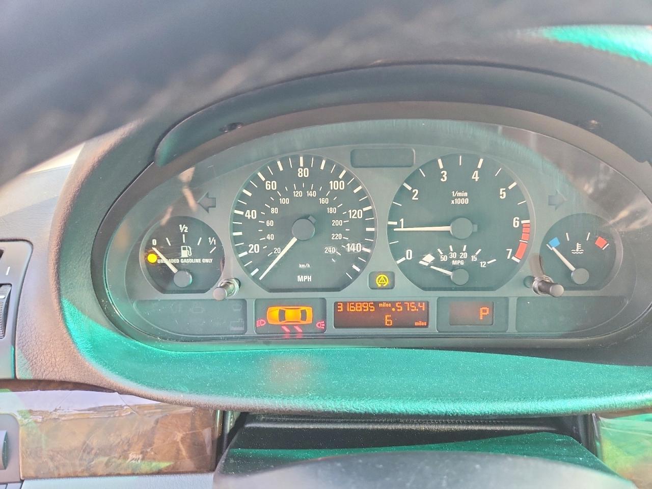 2002 BMW 325 i