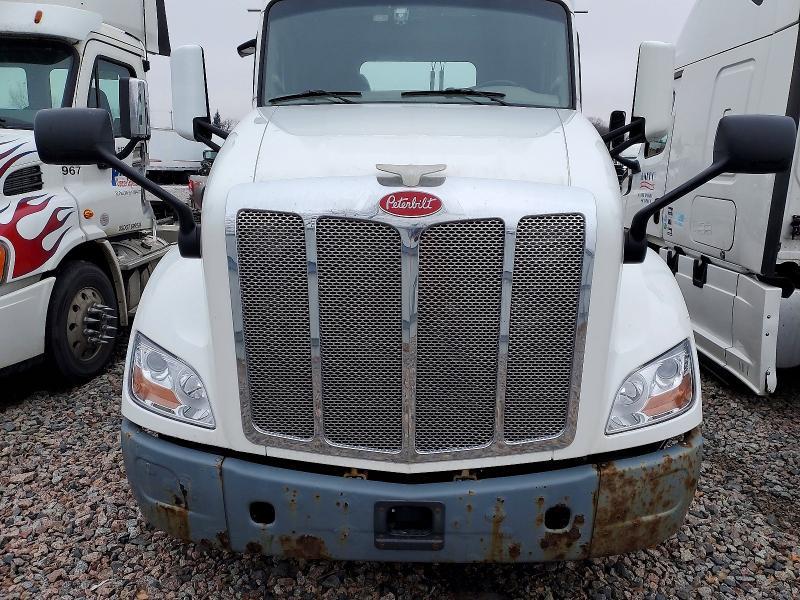 2018 Peterbilt 579 Semi Truck
