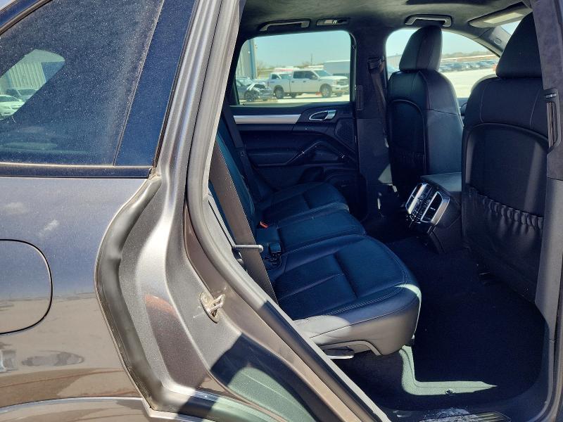 2013 Porsche Cayenne gts