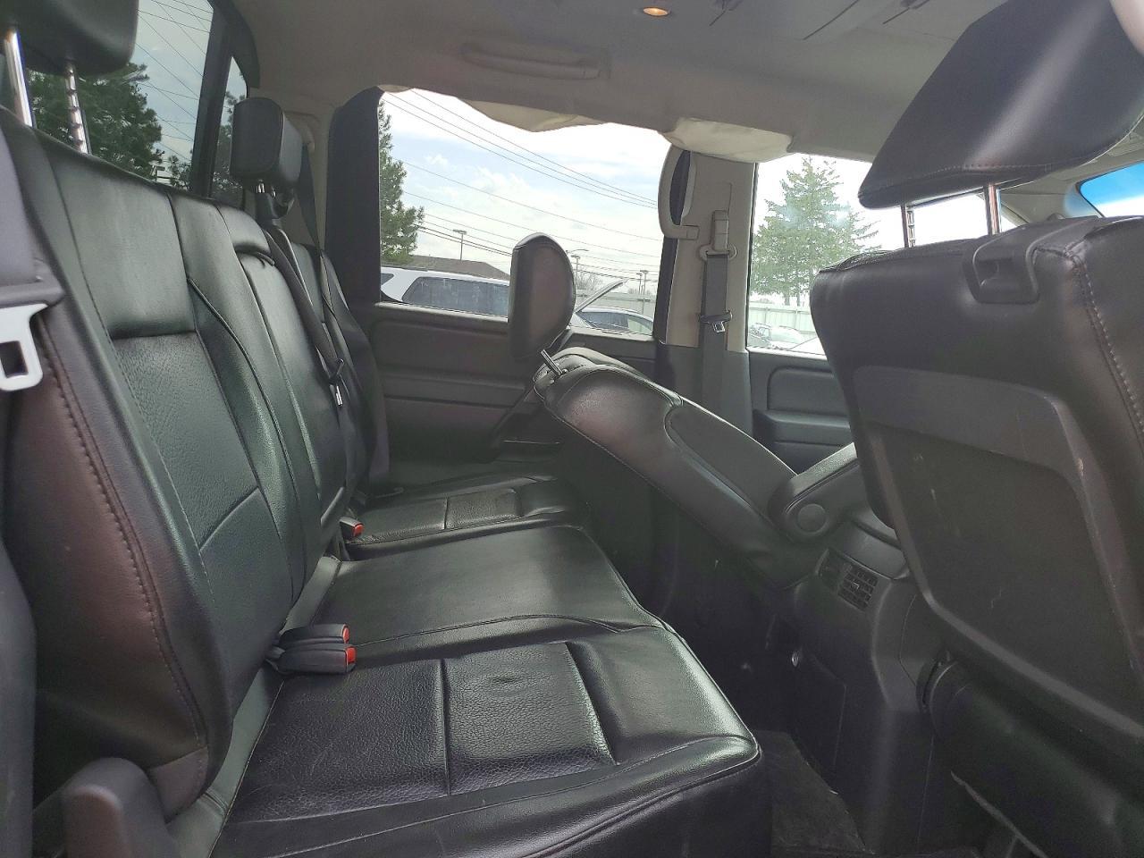 2011 Nissan Titan SV