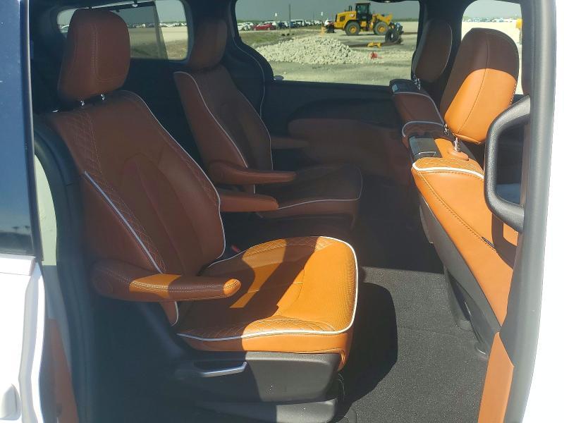 2025 Chrysler Pacifica Hybrid Pinnacle