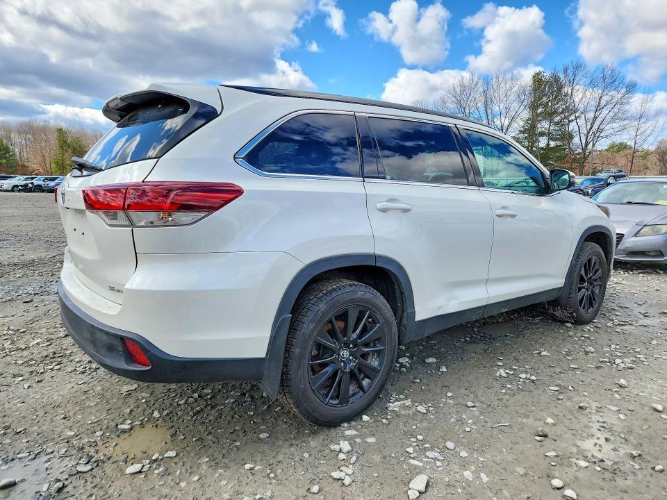 2019 Toyota Highlander se
