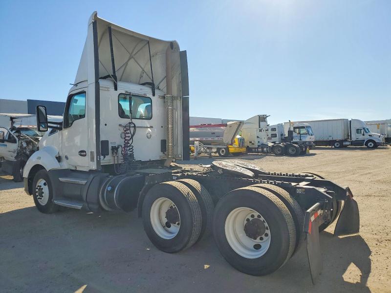 2017 Kenworth Constructi-Semi Truck