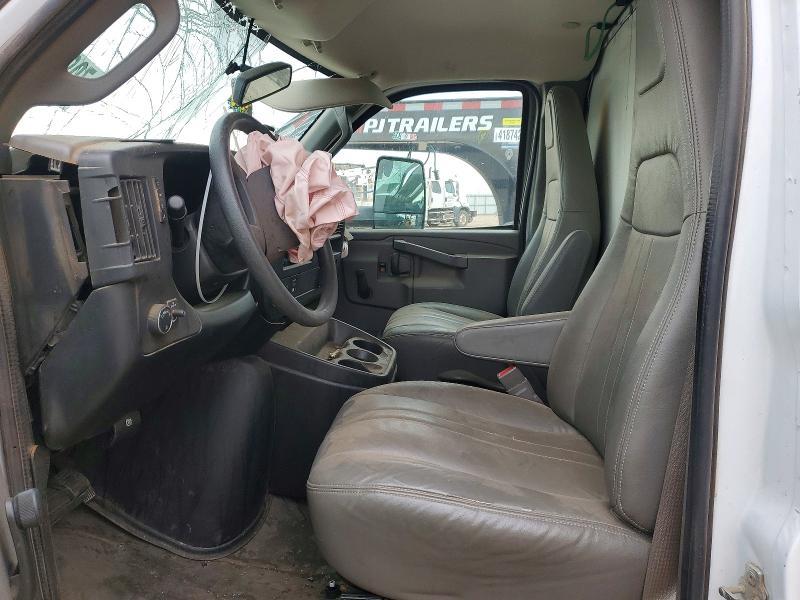 2018 Chevrolet Express BOX Truck