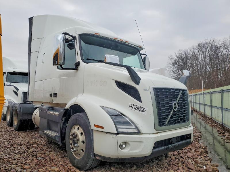 2020 Volvo VNR Semi Truck