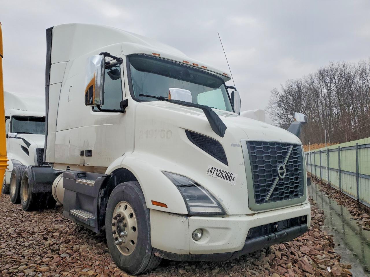 2020 Volvo VNR Semi Truck