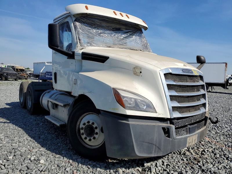 2020 Freightliner Cascadia 126 Semi Truck