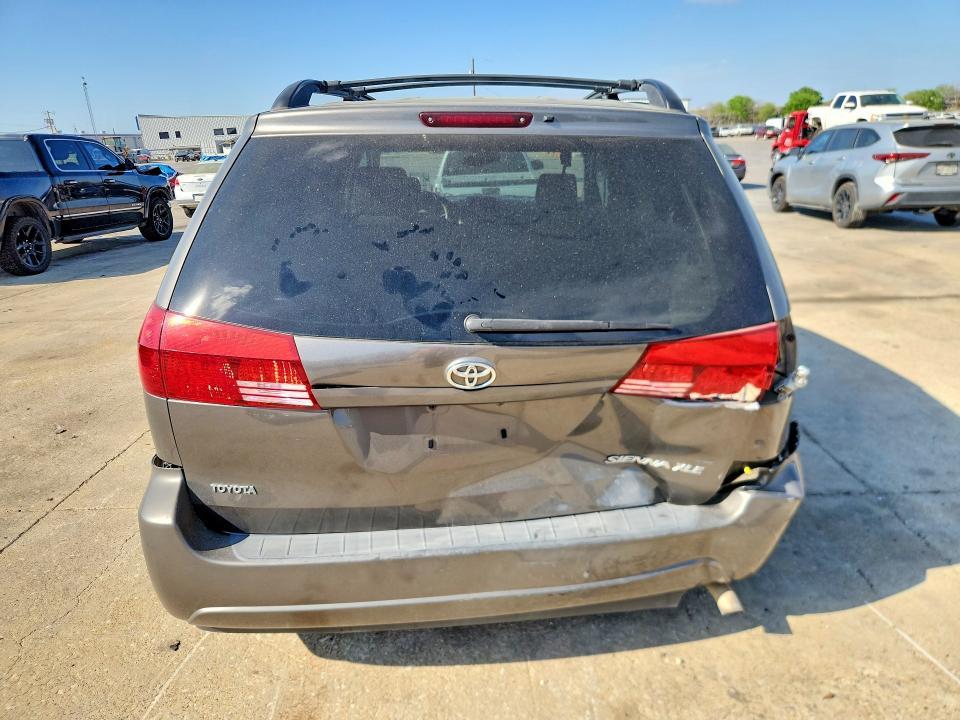 2004 Toyota Sienna xle 7 Passenger
