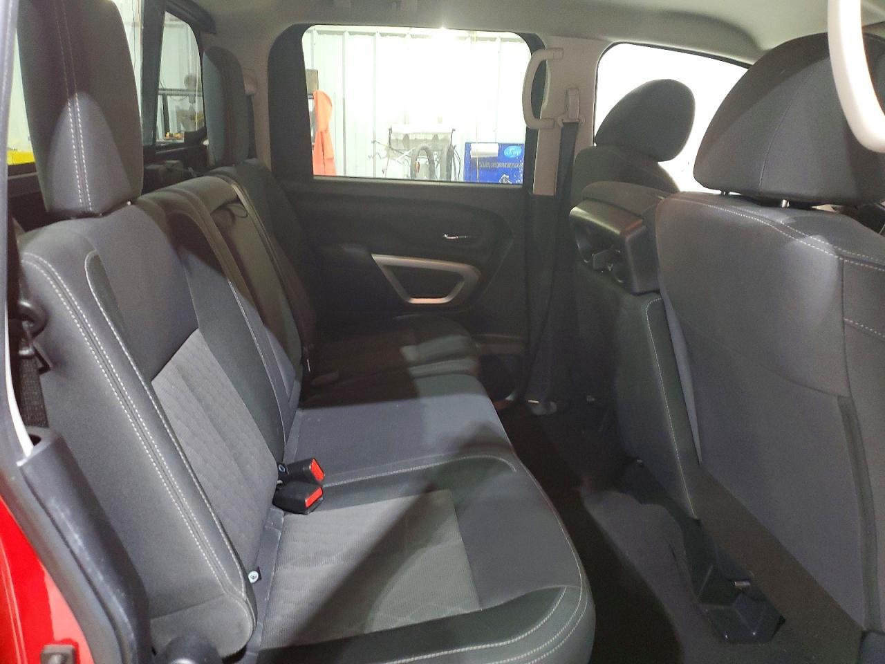 2022 Nissan Titan SV