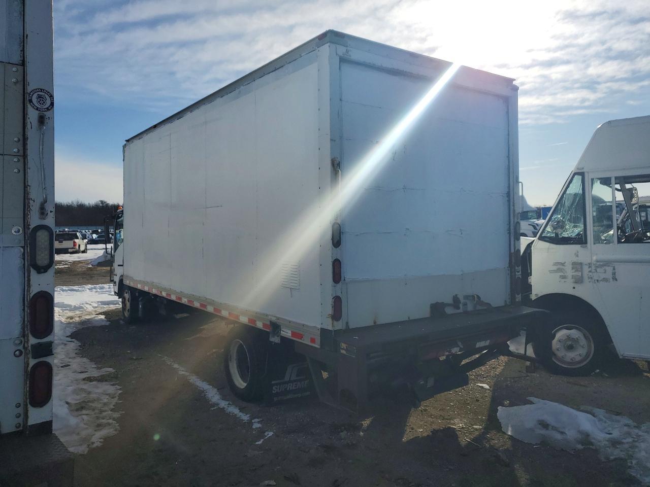 2014 Isuzu NRR BOX Truck