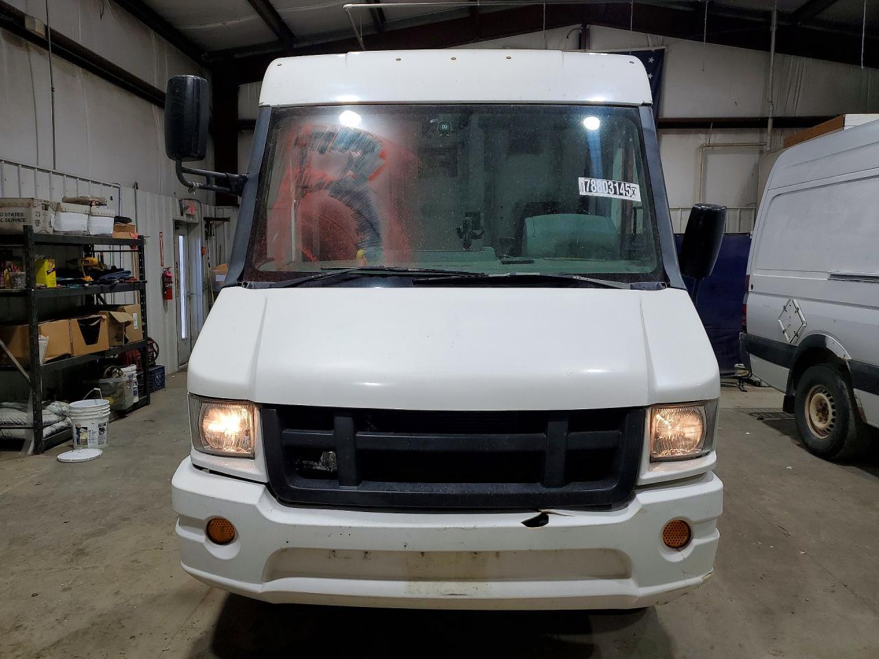 2016 Isuzu Reach Delivery Van