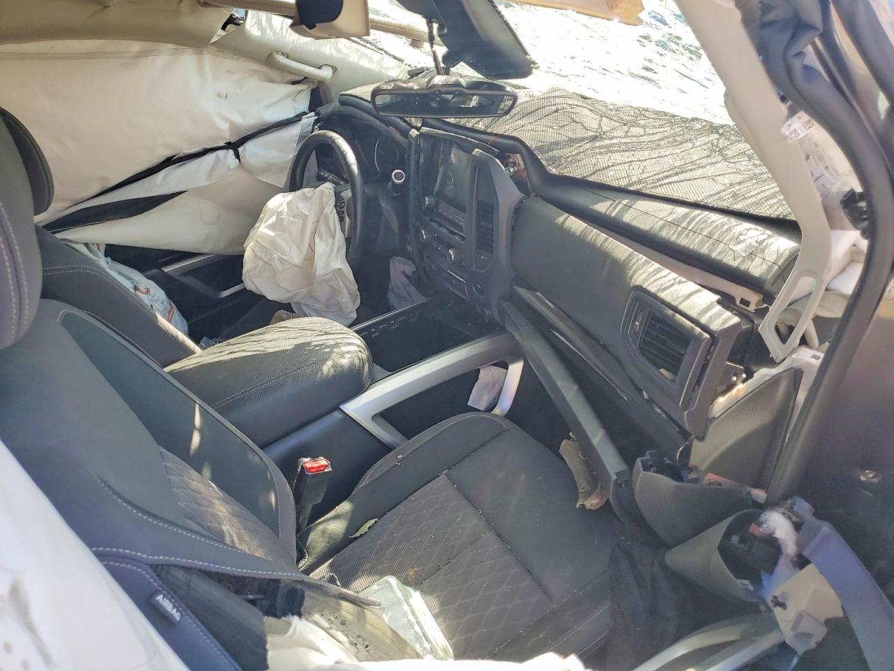 2023 Nissan Titan SV