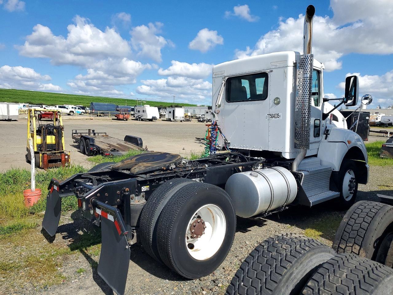 2015 Kenworth T400  Semi Truck
