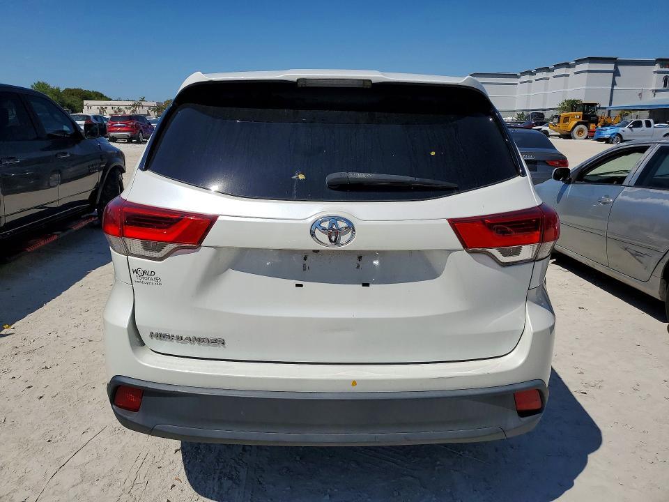 2018 Toyota Highlander le