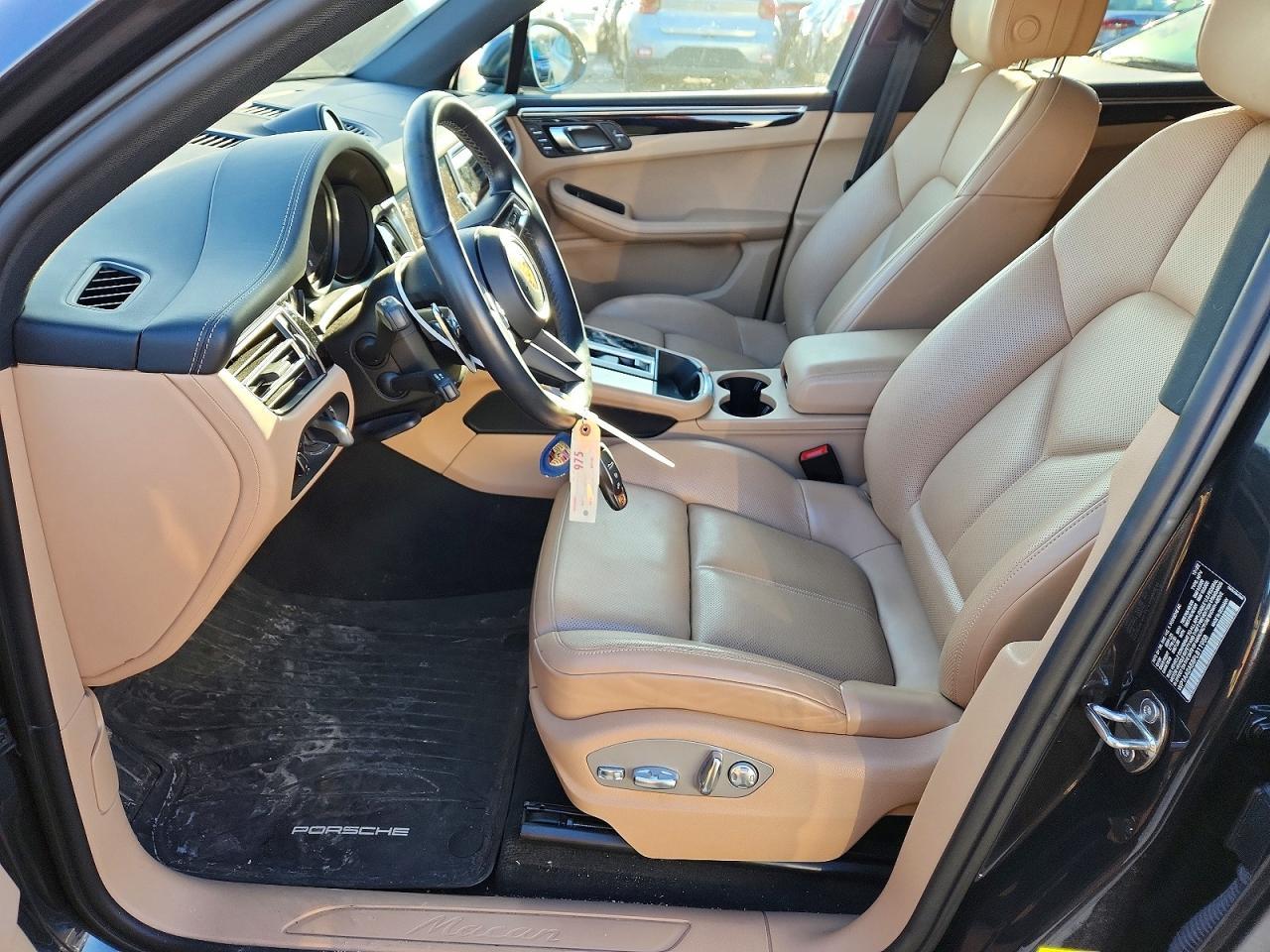 2023 Porsche Macan Base