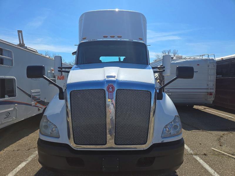 2016 Kenworth T680 Semi Truck