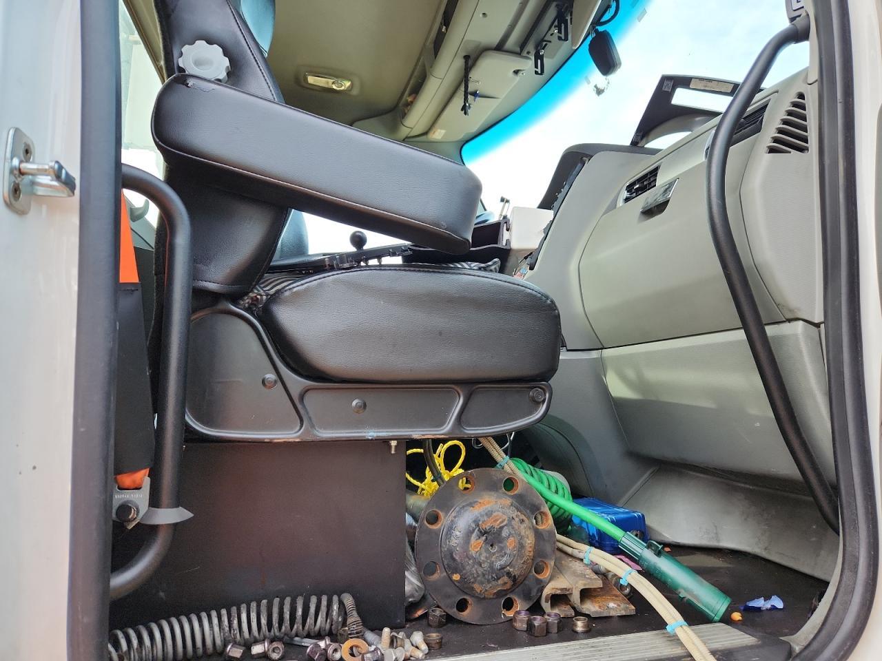 2020 Kenworth Constructi-Semi Truck