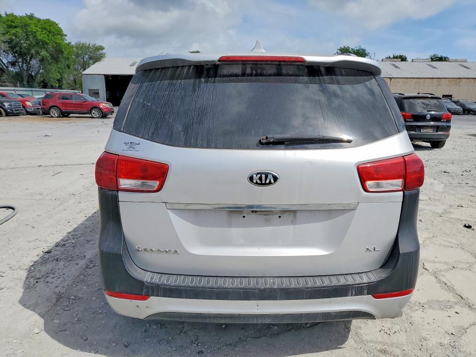 2016 KIA Sedona lx
