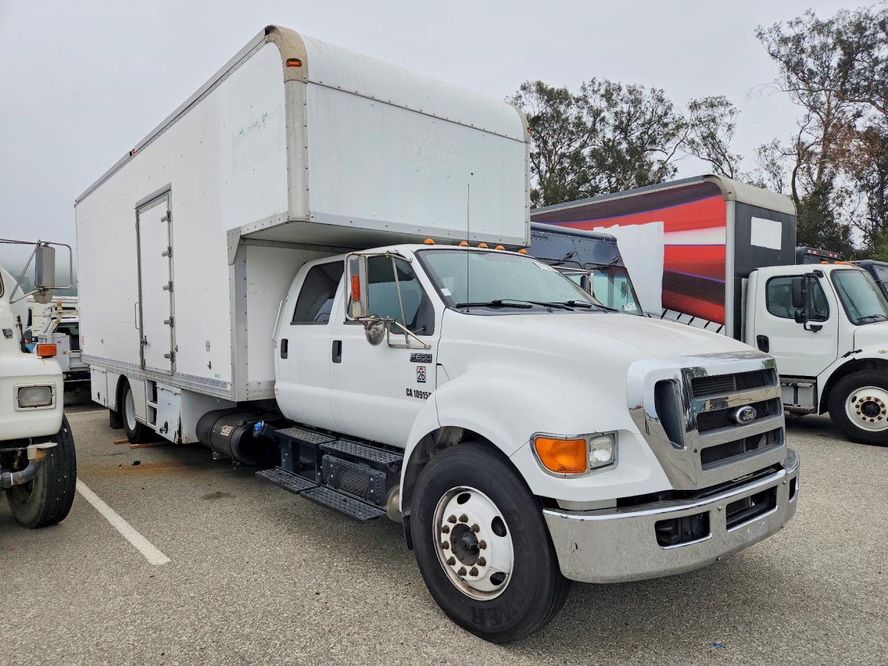 2015 Ford F650 Super Duty BOX Truck