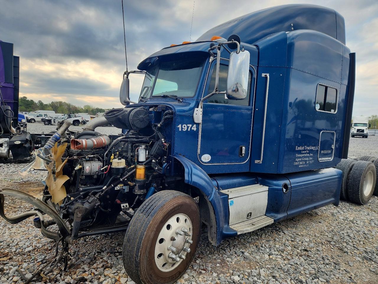 2014 Peterbilt 384 Semi Truck