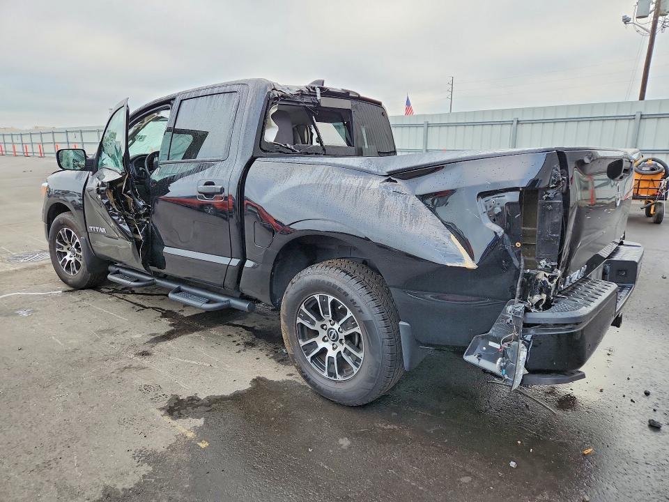 2023 Nissan Titan SV