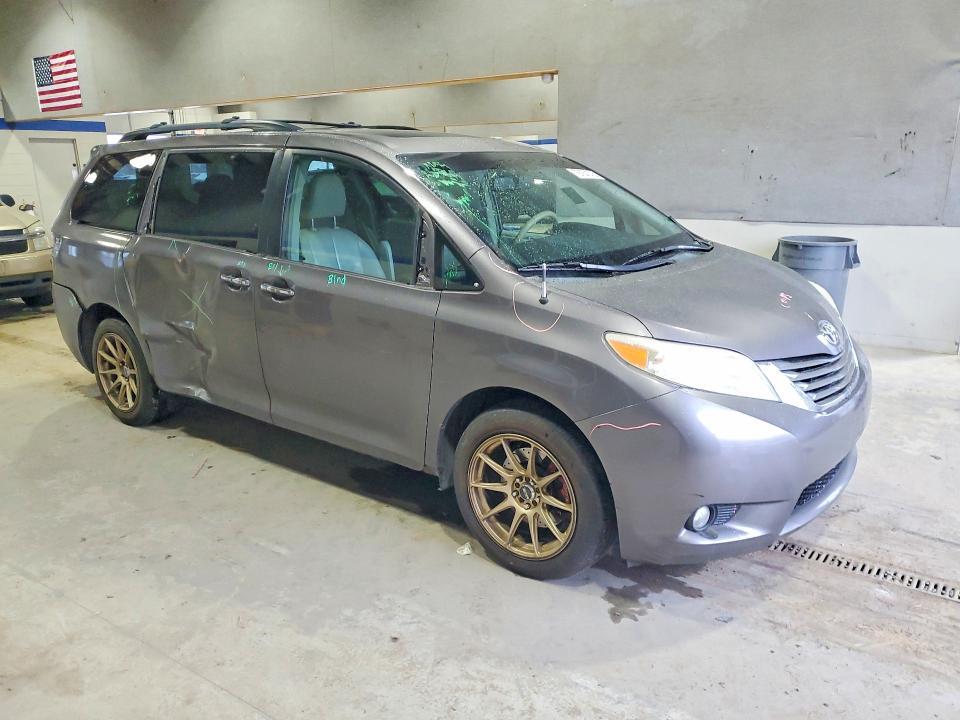 2014 Toyota Sienna xle 7-passenger