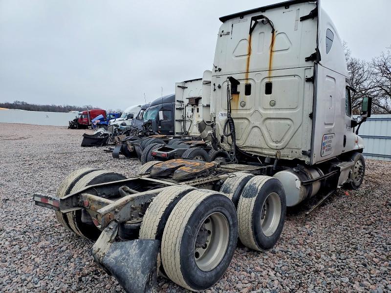 2016 Freigliner 2016 Freightliner Cascadia 125 Semi Truck