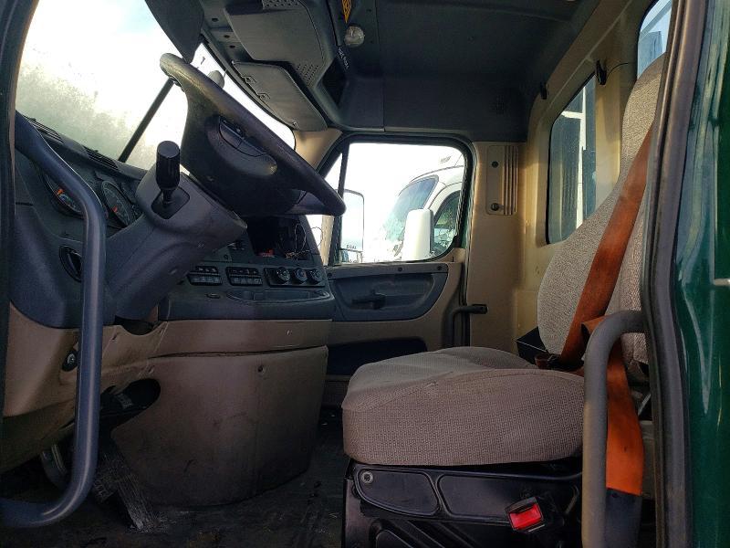 2018 Freightliner Cascadia 113