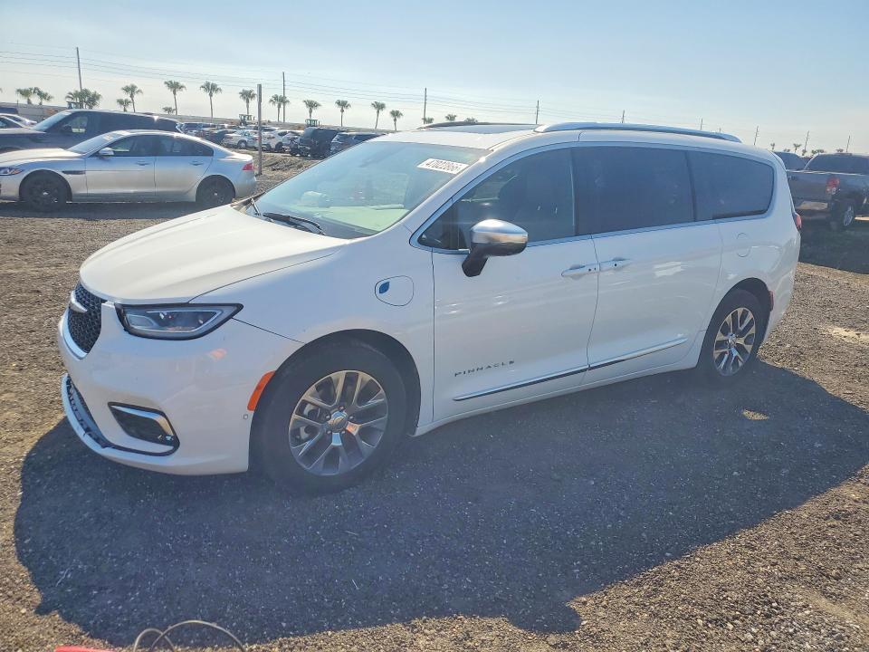 2025 Chrysler Pacifica Hybrid Pinnacle