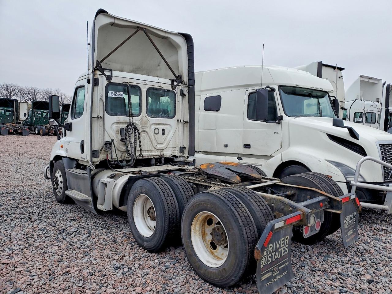 2020 Freightliner Cascadia 1-Semi Truck