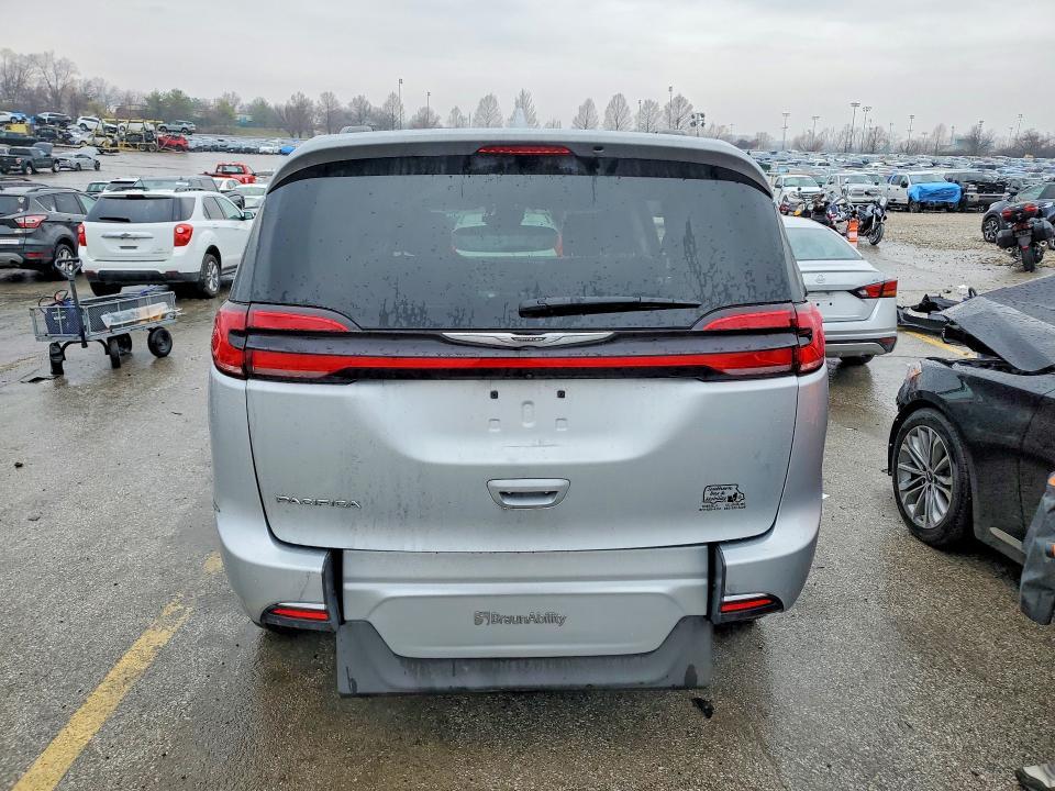 2022 Chrysler Pacifica Touring l