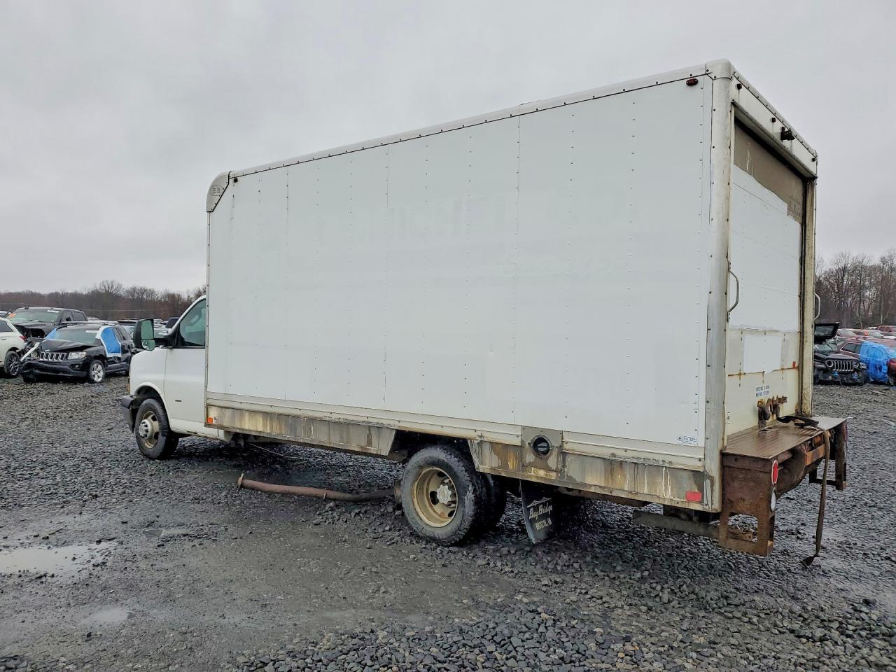 2018 Chevrolet Express BOX Truck