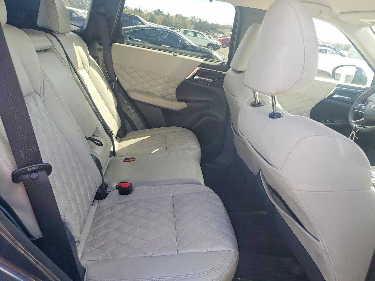 2024 Mitsubishi Outlander sel