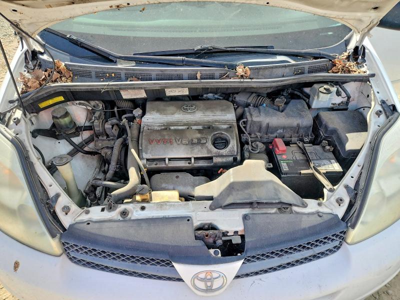 2004 Toyota Sienna LE 7 Passenger