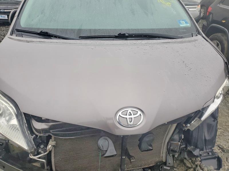 2017 Toyota Sienna le 8-passenger