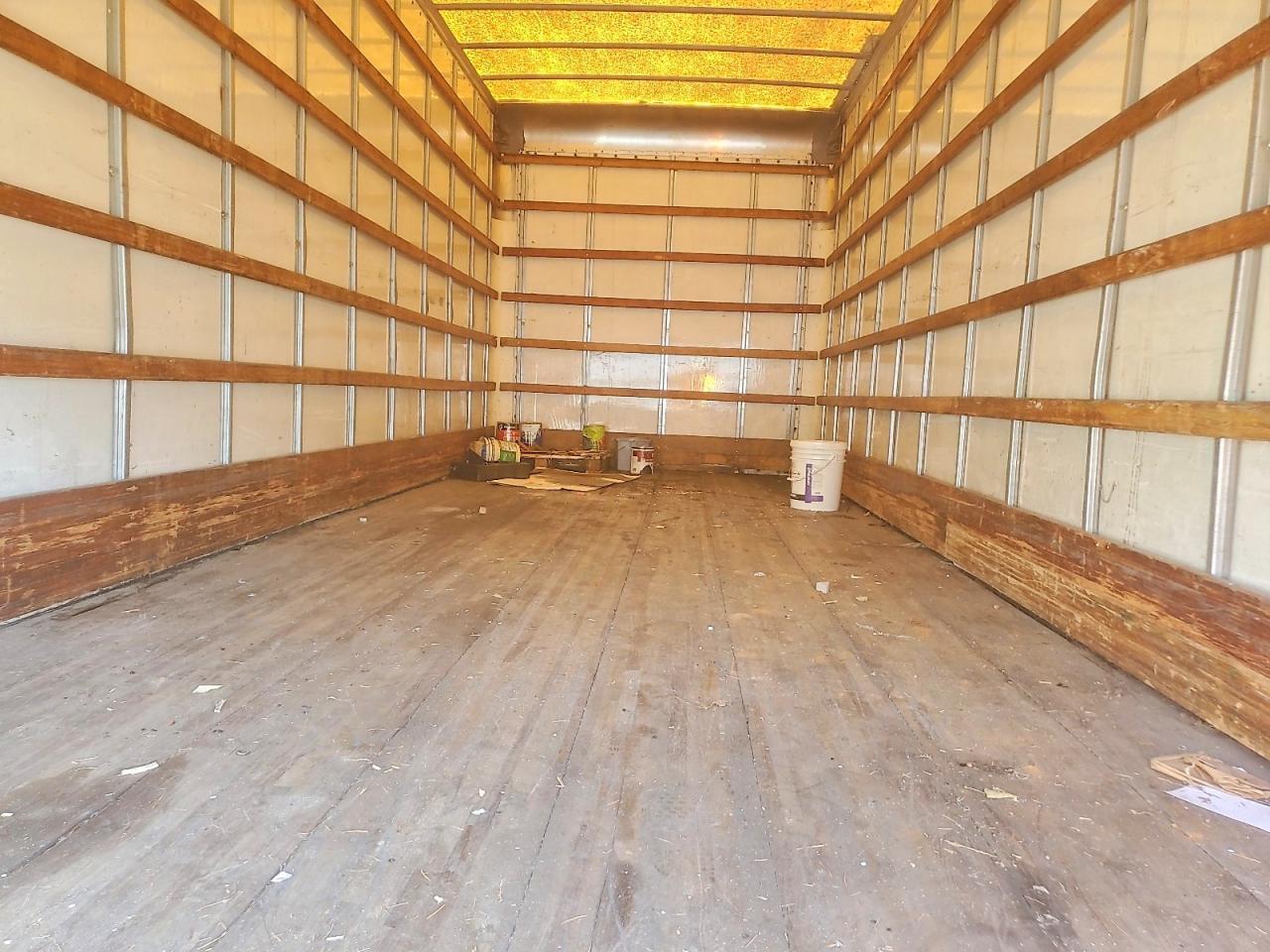 2001 Freightliner FL70 BOX Truck