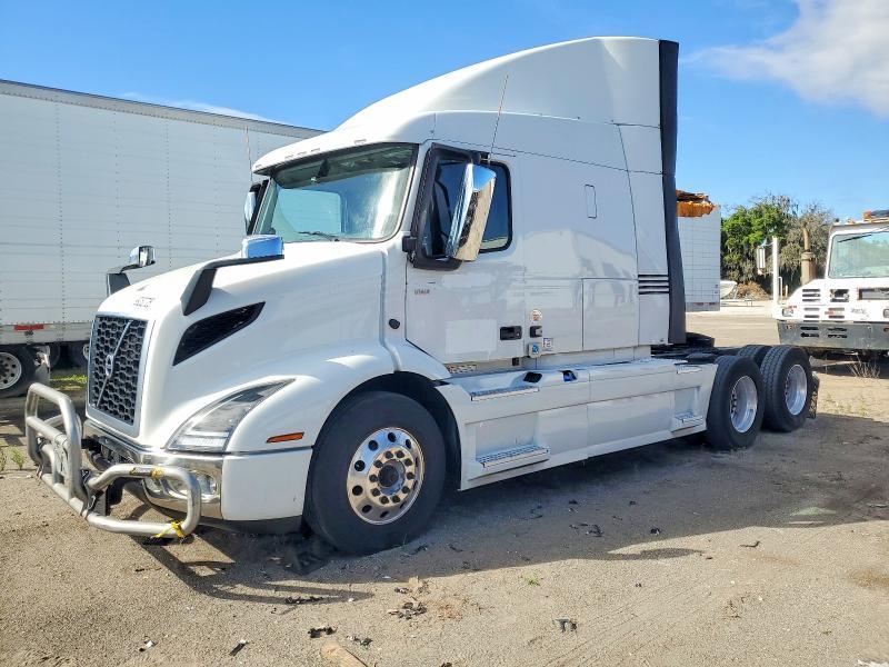 2025 Volvo VNR