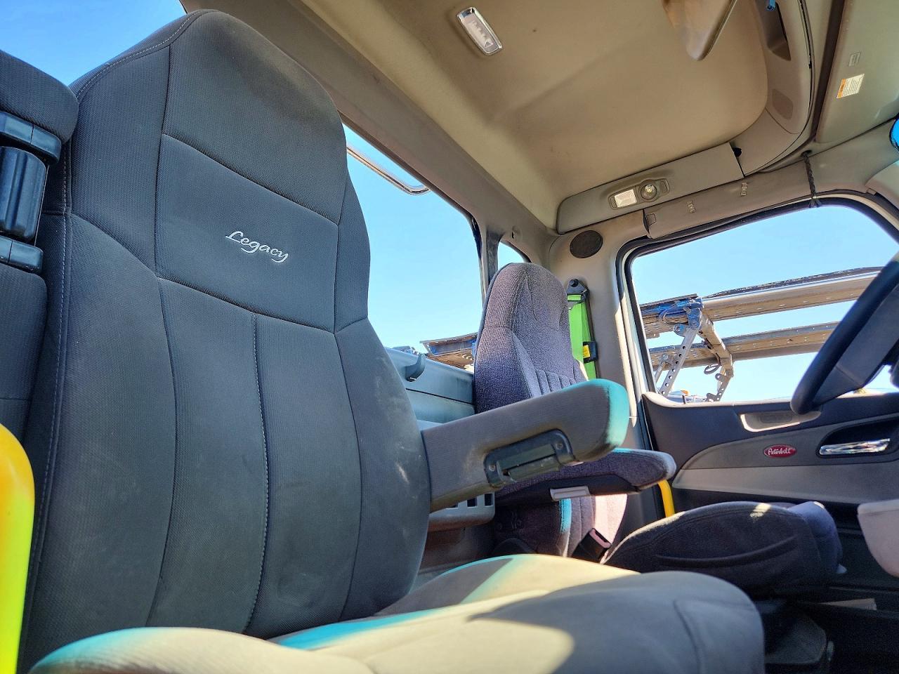 2023 Peterbilt 579