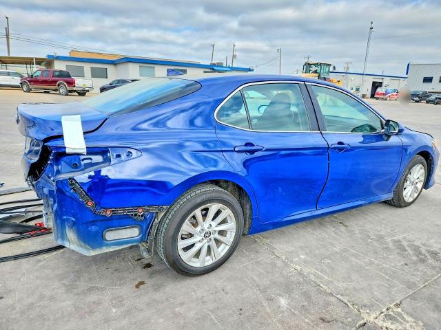 2024 Toyota Camry le