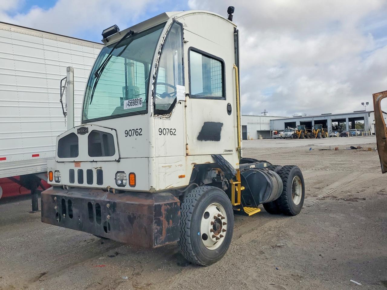 2015 Autc 2015 Autocar XSPOTTER-OFF Yard Truck
