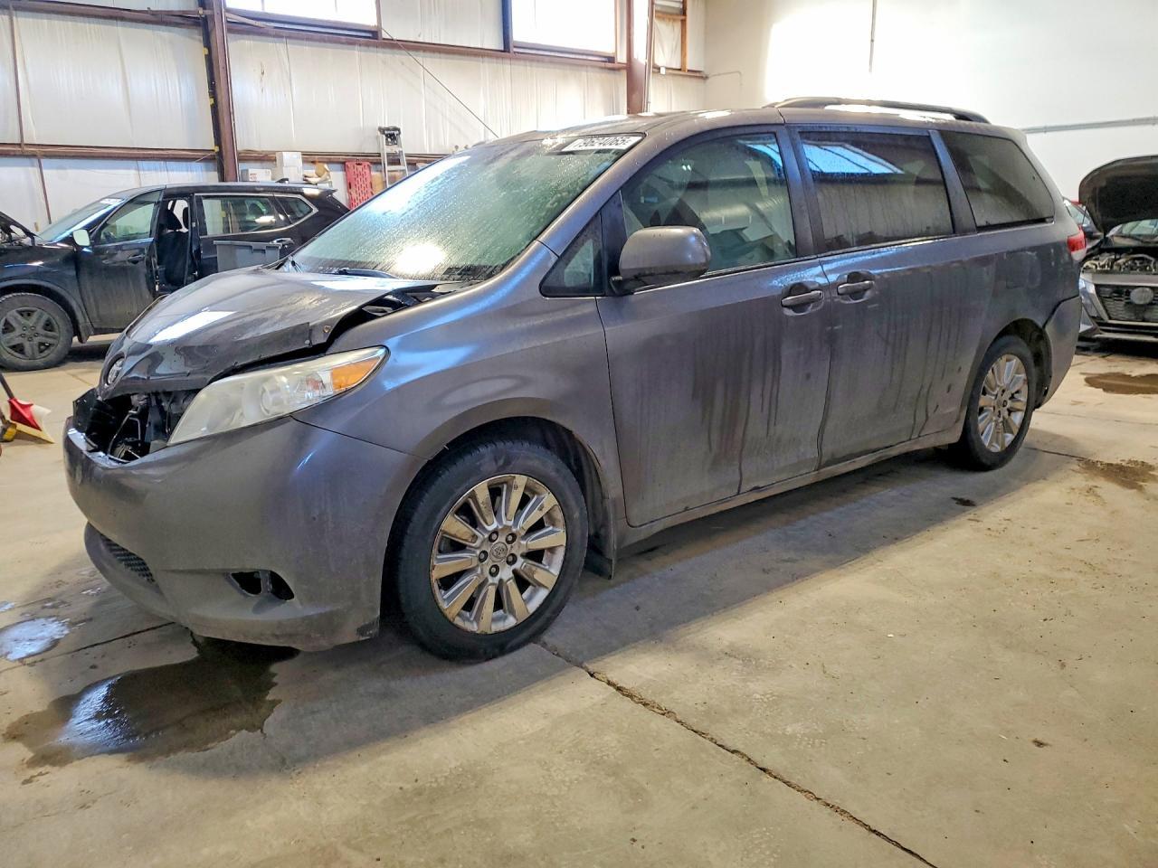 2011 Toyota Sienna le 7-passenger