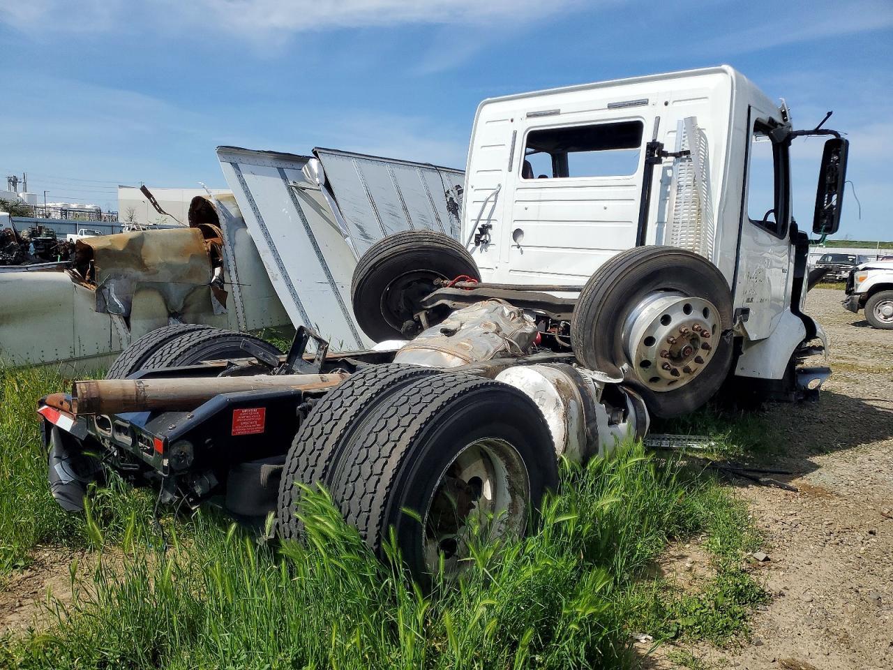 2018 Volvo VNR Semi Truck
