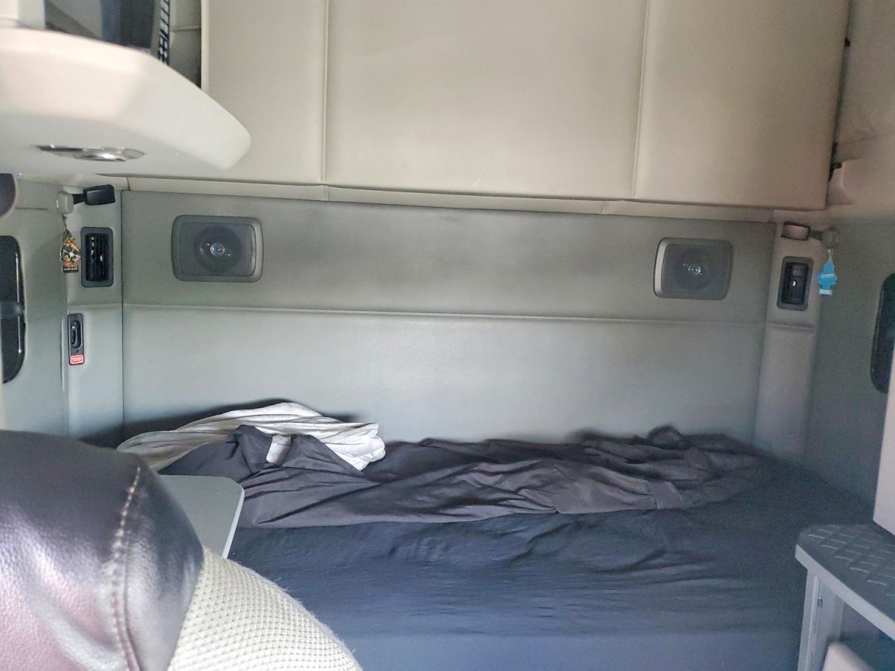 2020 Kenworth T680 Semi Truck