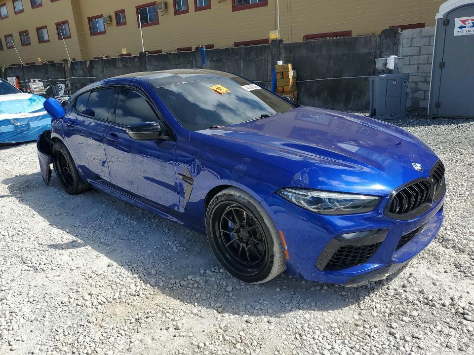 2022 BMW M8