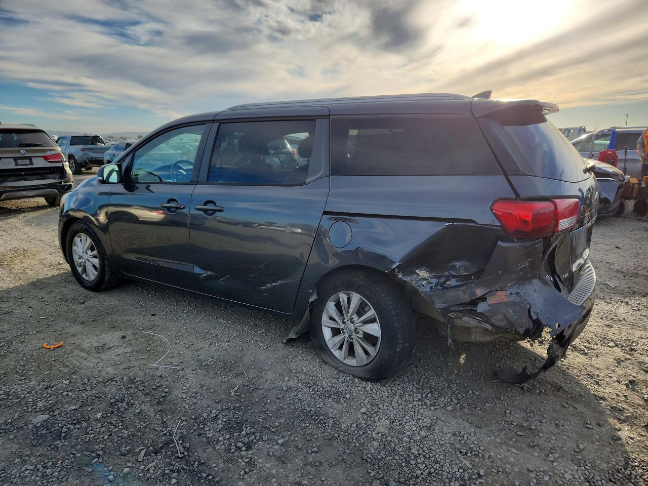 2016 KIA Sedona lx