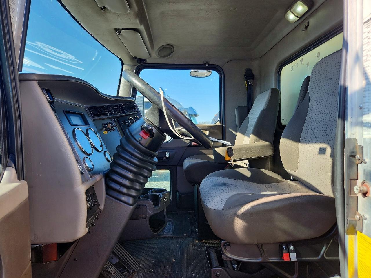 2020 Kenworth Construction T270