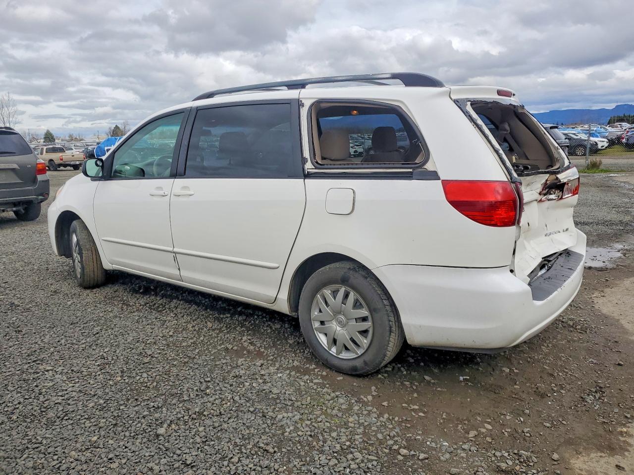 2004 Toyota Sienna le 7 Passenger