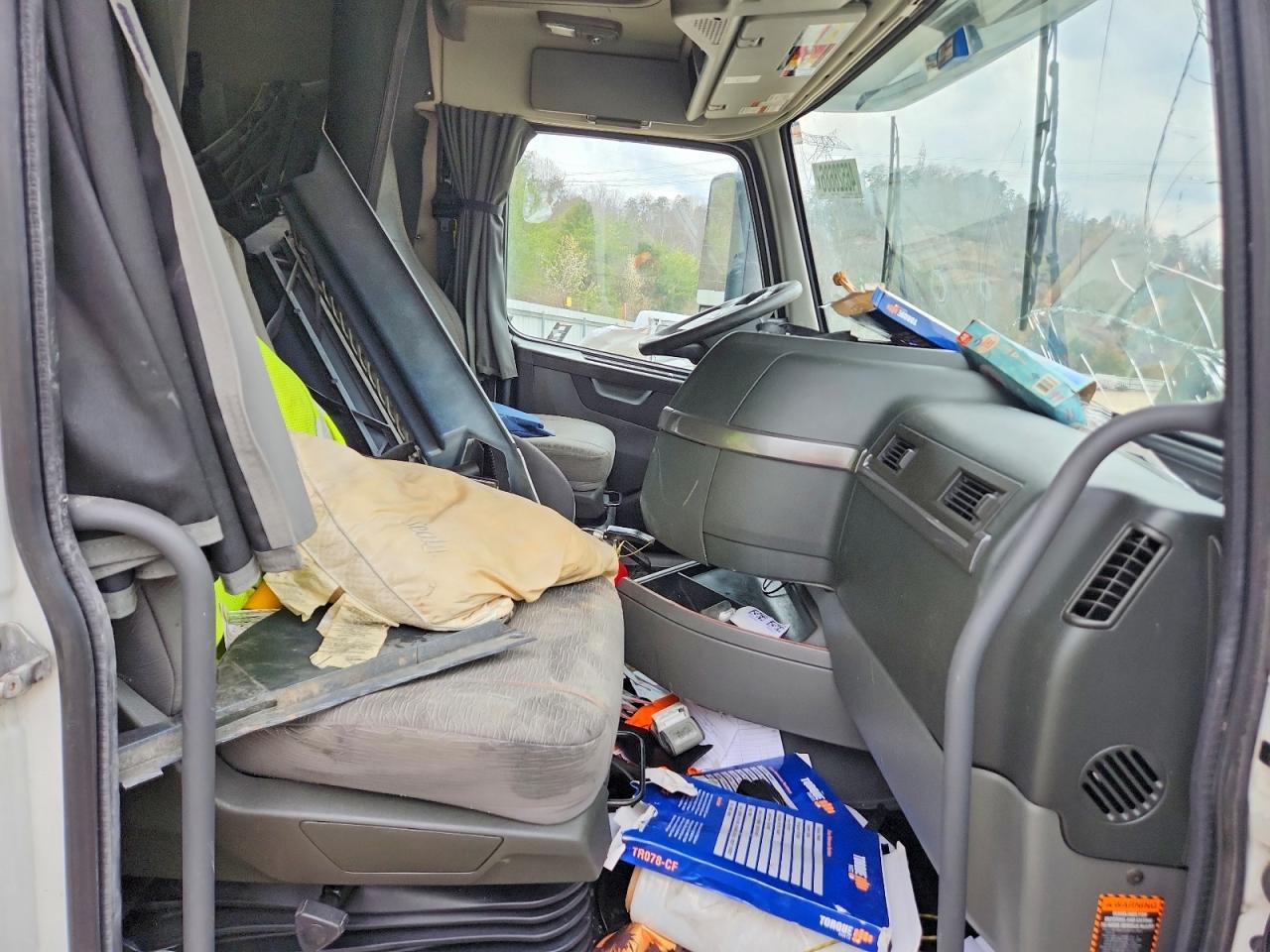 2022 Volvo VNL Semi Truck