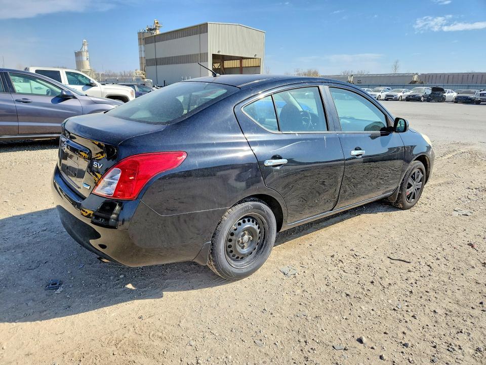 2012 Niss Versa 1.6 s