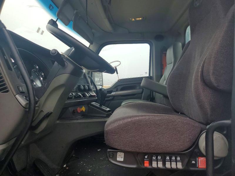 2014 Kenworth T680 Semi Truck